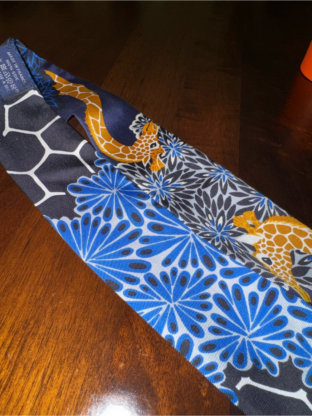 HERMES Vintage TWILLIE Skinny scarf. Original box and ribbon. PRISTINE!! - Picture 2 of 7
